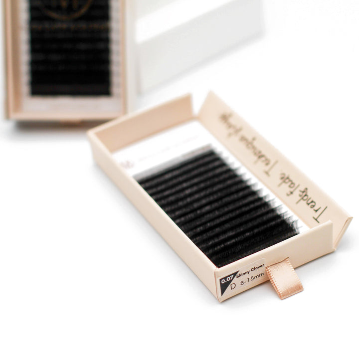 Skinny Clover Lash Tray Mega Lash Academy 